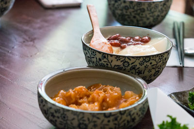 Food in bowls on table