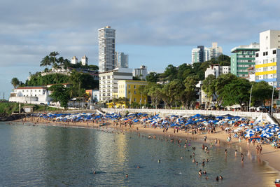 View of porto da barra beach full of people. city of salvador, bahia.