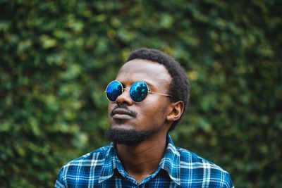 Close-up of young man wearing sunglasses