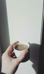 Close-up of hand holding coffee cup