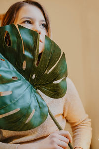 Portrait of beautiful woman holding hands