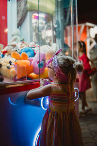 Little girl on the lucky claw machine