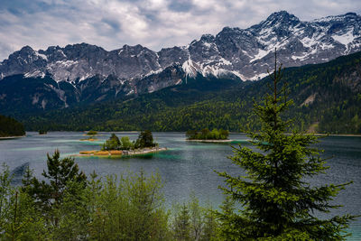 Eibsee in grainau, and mountains alpspitz und zugspitze