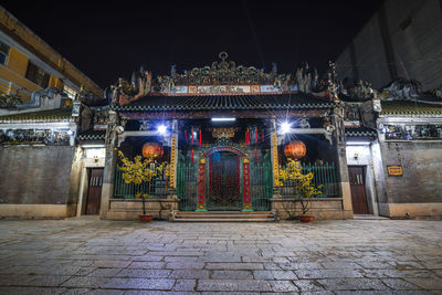 Illuminated statue of building at night