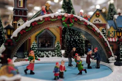 Snowglobe minature ice skaters christmas decor visual journal october 2018 omaha, nebraska