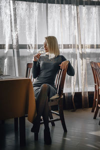 Woman sitting on chair in table