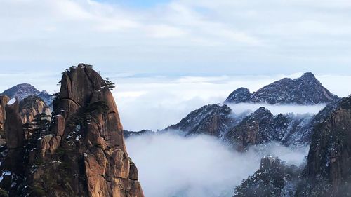 Panoramic view of snowcapped mountains against sky