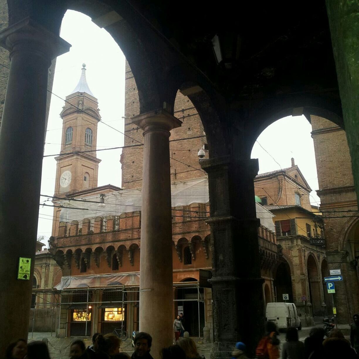 arch, architecture, built structure, history, famous place, architectural column, tourism, travel destinations, indoors, international landmark, travel, building exterior, the past, ancient, old ruin, religion, old, capital cities, column, tourist