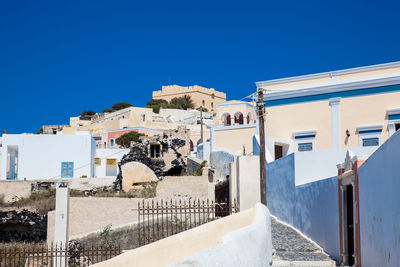 Typical alleys of the beautiful cities of santorini island