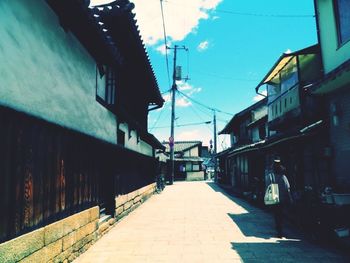 Narrow alley in city