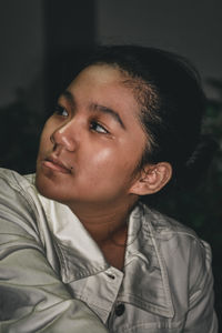 Portrait of mid adult woman looking away