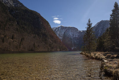 Lake königssee in berchtesgaden national park, bavaria, germany in autumn