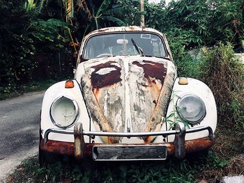 Abandoned rusty car