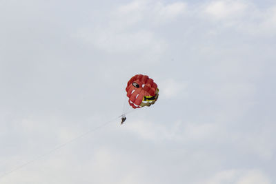 Air paraplane in the sky