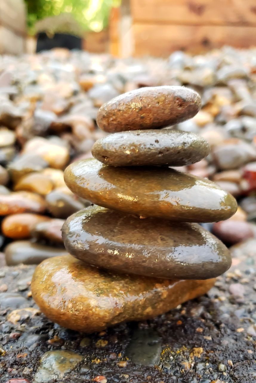 CLOSE-UP OF STACK OF STONES