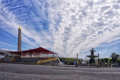 Statue of building against cloudy sky