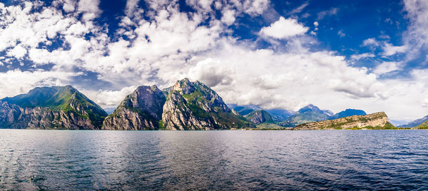 Panoramic view of lake and mountains against sky