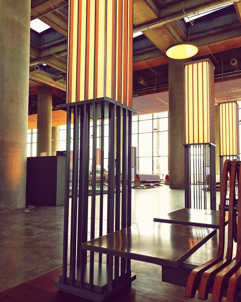 INTERIOR OF EMPTY CORRIDOR OF BUILDING