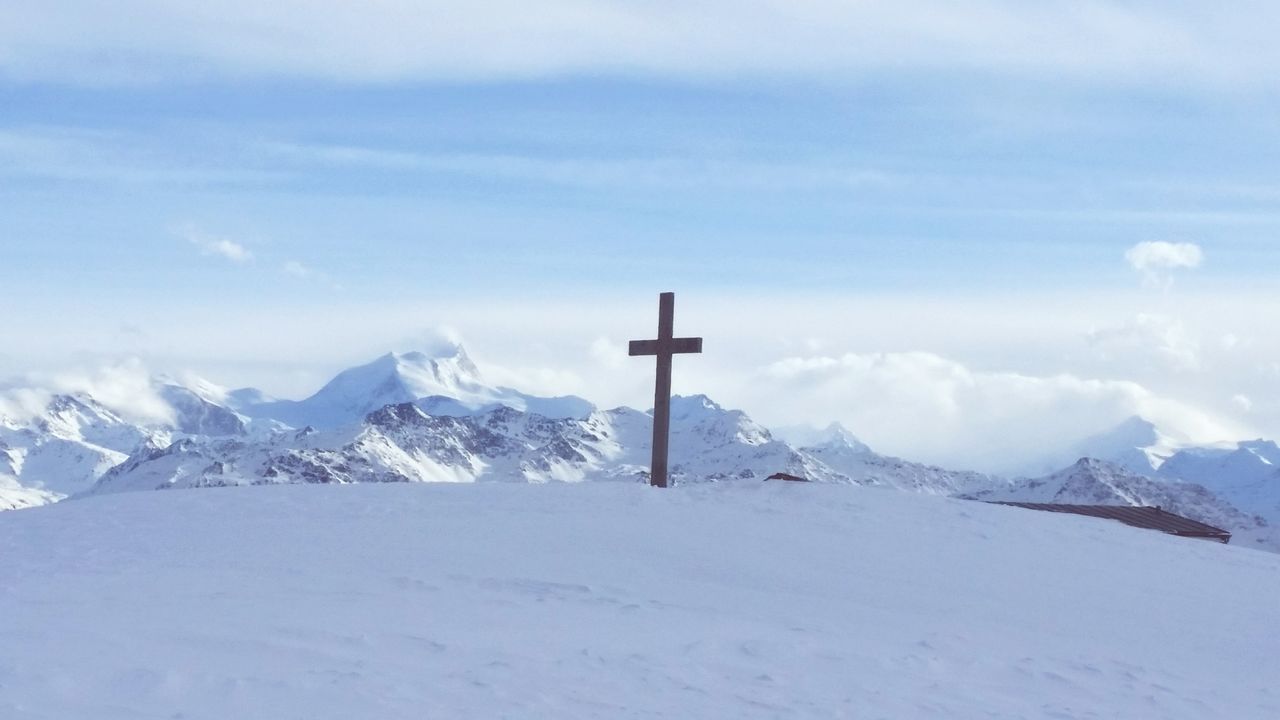 snow, winter, cold temperature, mountain, season, weather, mountain range, tranquil scene, tranquility, sky, snowcapped mountain, landscape, scenics, beauty in nature, nature, white color, covering, cloud - sky, non-urban scene, cloud