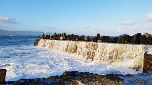 Waves splashing on rocks