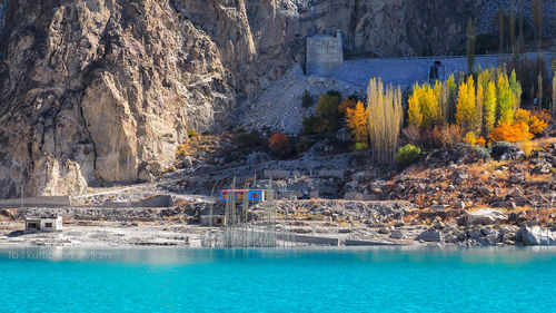 Swimming pool by sea against mountain