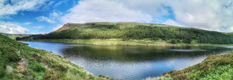 Panoramic view of lake and mountains against sky