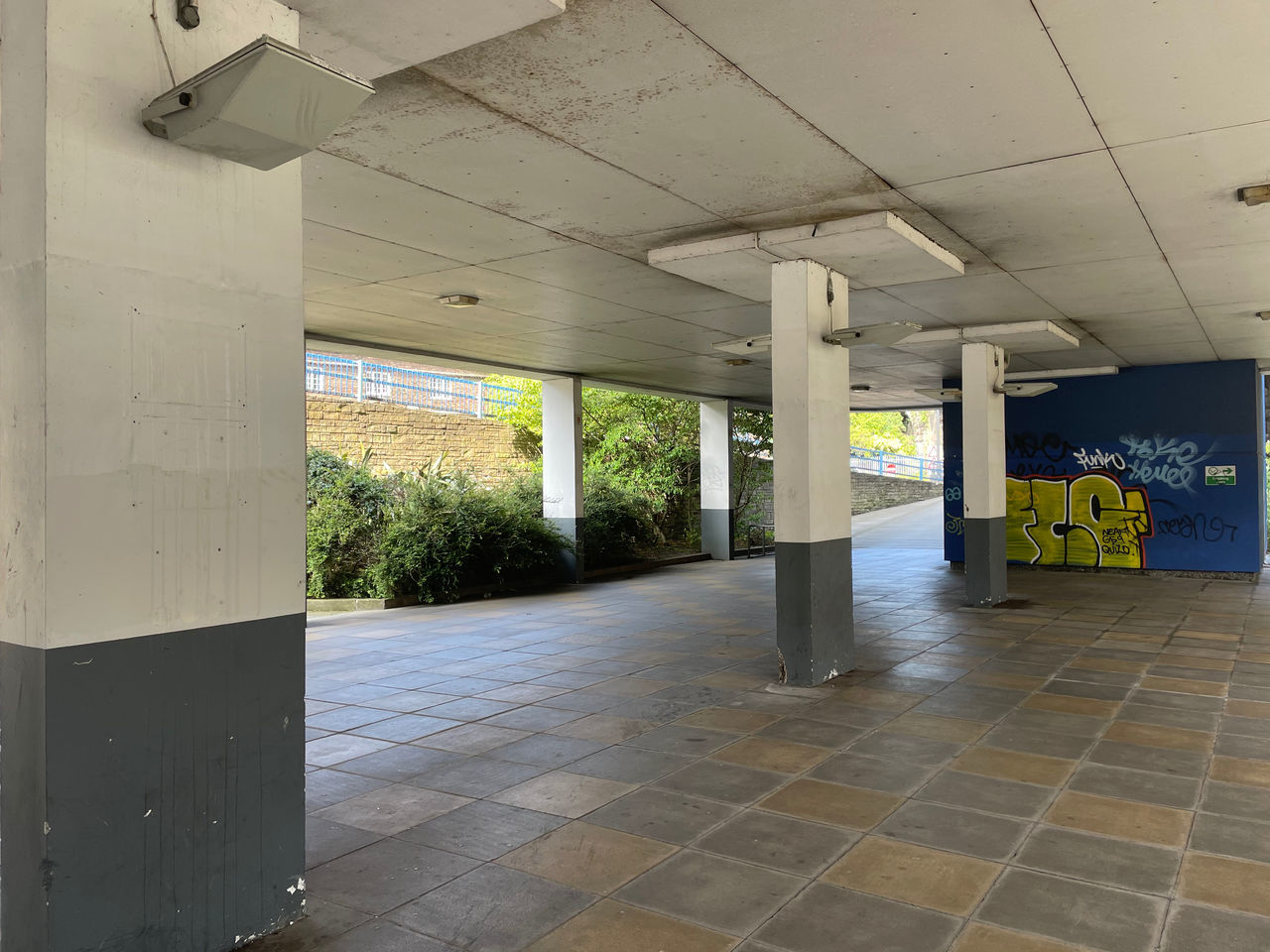 INTERIOR OF EMPTY BUILDING