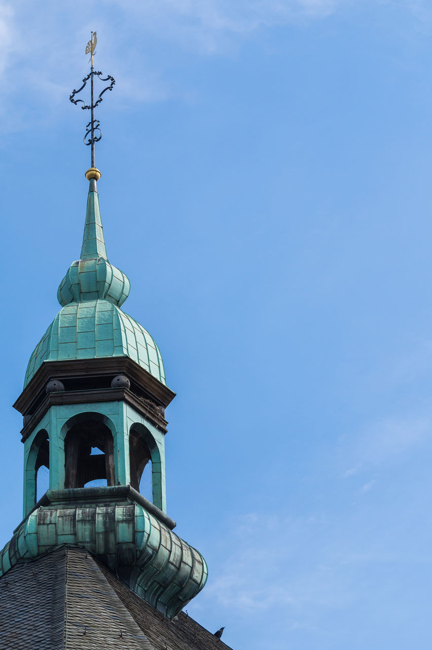 architecture, built structure, low angle view, building exterior, religion, spirituality, dome, place of worship, high section, sky, cathedral, church, blue, spire, travel destinations, famous place, tourism, cloud - sky, outdoors, steeple, no people, history, capital cities, architectural column