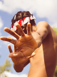 Cropped hand of woman holding seashell