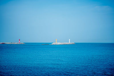Lighthouses in sea