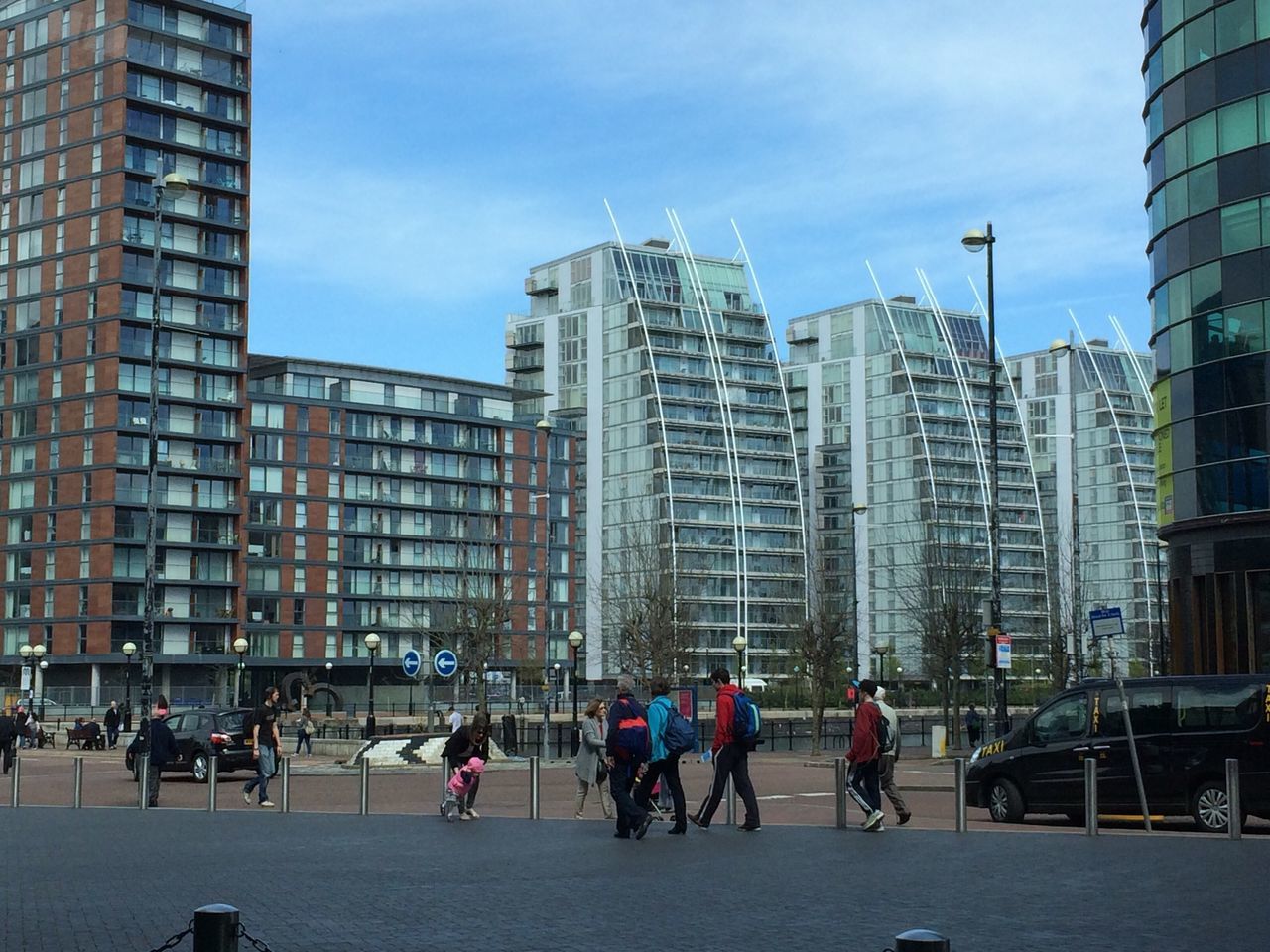 building exterior, architecture, built structure, city, skyscraper, office building, modern, city life, building, tall - high, sky, men, tower, street, cityscape, person, large group of people, financial district, glass - material