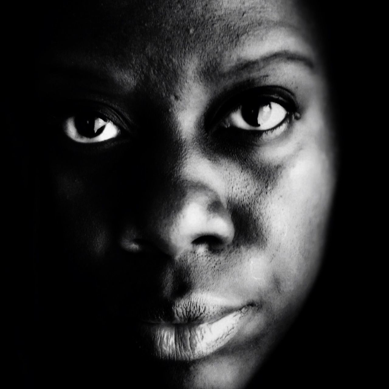 looking at camera, headshot, portrait, indoors, close-up, human face, studio shot, black background, person, lifestyles, front view, young adult, serious, young men, human eye, leisure activity, contemplation, head and shoulders