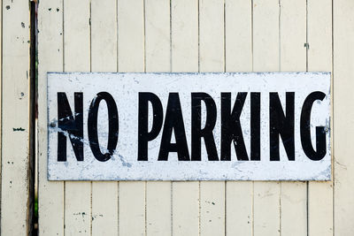 No parking sign on wooden gate