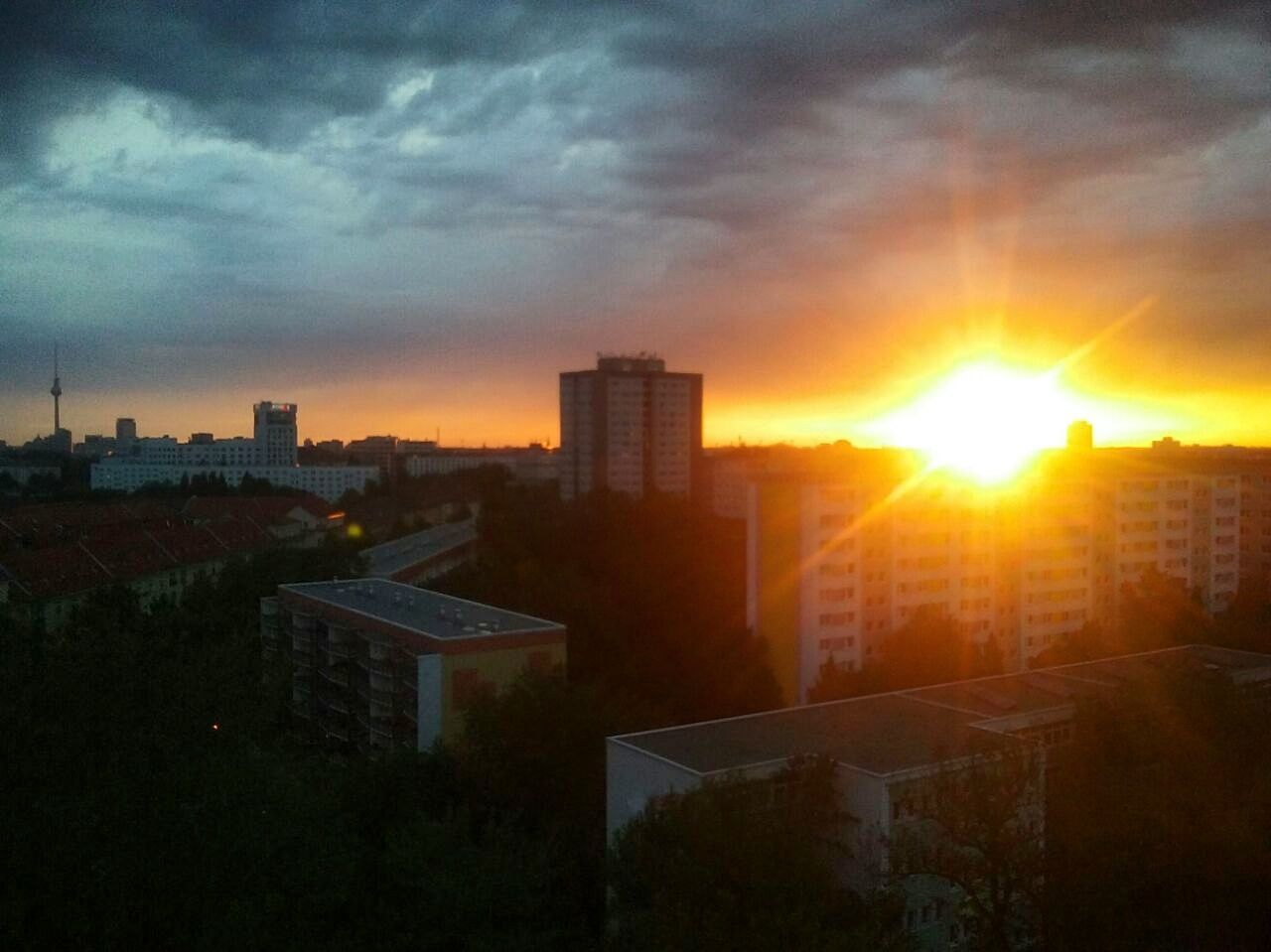 VIEW OF CITYSCAPE DURING SUNSET