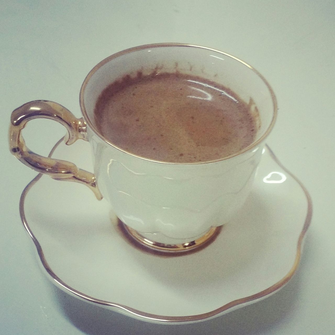 CLOSE-UP OF CAPPUCCINO COFFEE ON TABLE