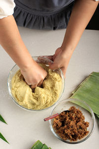 Midsection of man preparing food on table