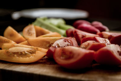 Close-up of sliced tomatoes on cutting board