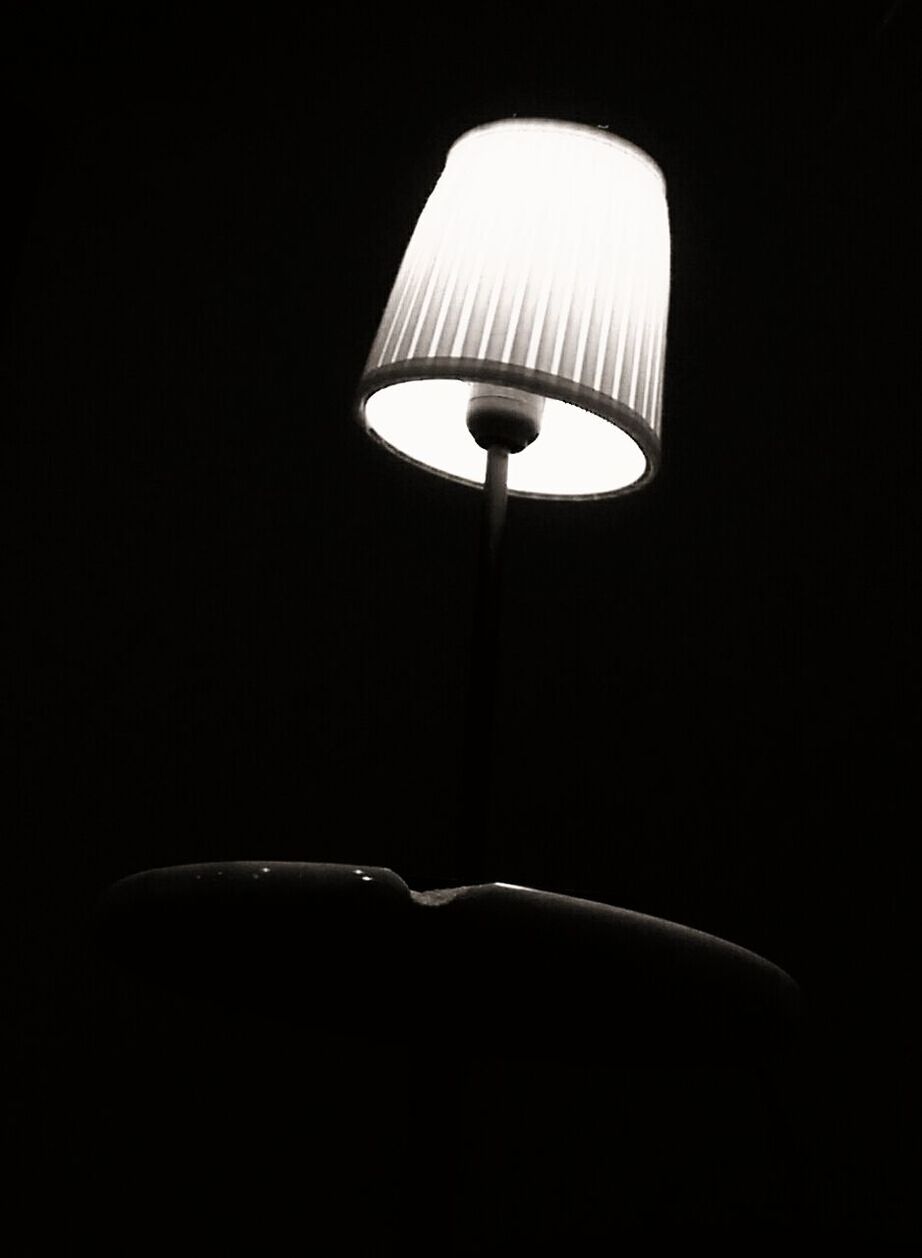 lighting equipment, illuminated, electric lamp, electricity, indoors, electric light, lamp, street light, glowing, dark, light - natural phenomenon, copy space, low angle view, night, lit, light bulb, no people, darkroom, hanging, technology