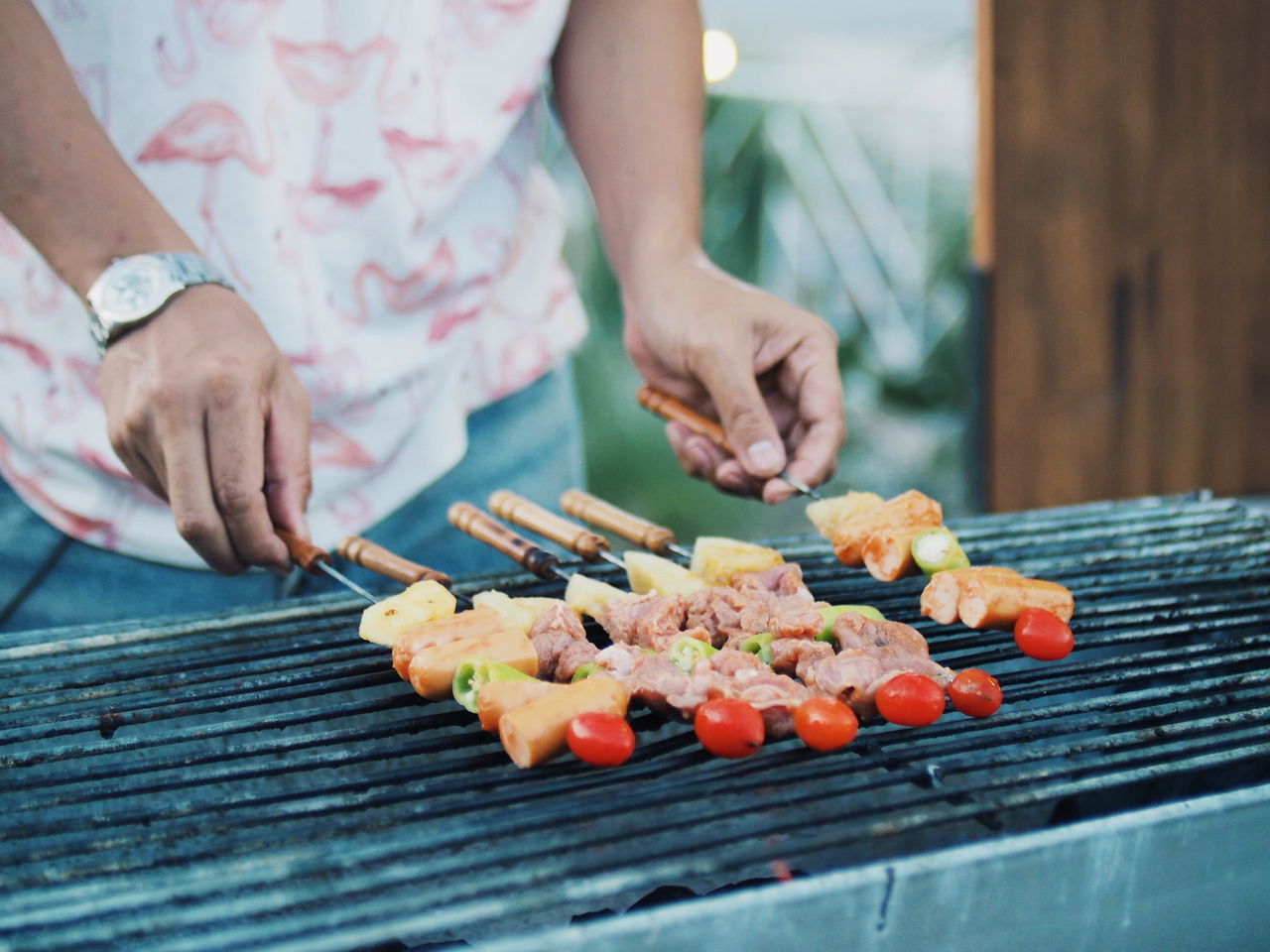 MIDSECTION OF MAN PREPARING FOOD