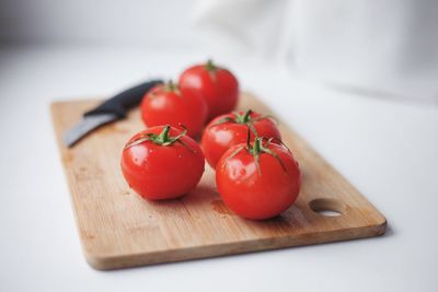 Close-up of tomatoes on cutting board