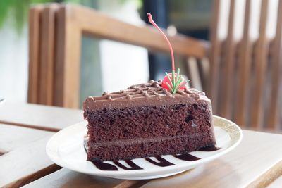 Close-up of chocolate cake slice in plate on table