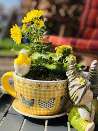 Close-up of fresh yellow roses on table