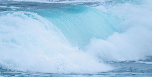 Waves splashing in sea