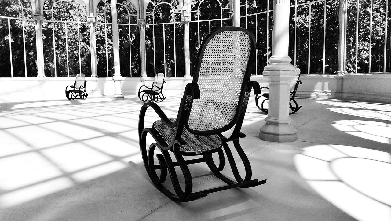 bicycle, land vehicle, transportation, absence, parking, shadow, empty, mode of transport, stationary, parked, sunlight, street, sidewalk, day, seat, chair, parking lot, footpath, no people, built structure