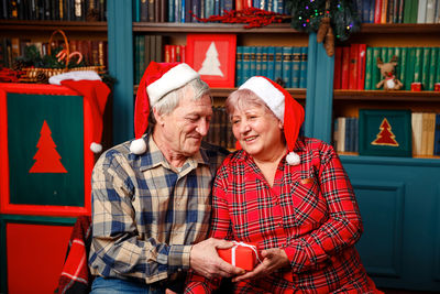 Portrait of cute senior couple celebrating christmas. happy holidays