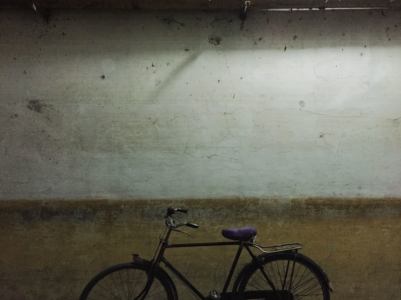 bicycle, transportation, stationary, land vehicle, parked, mode of transport, parking, wall - building feature, absence, wheel, wall, street, no people, built structure, cycle, architecture, day, outdoors, metal, leaning