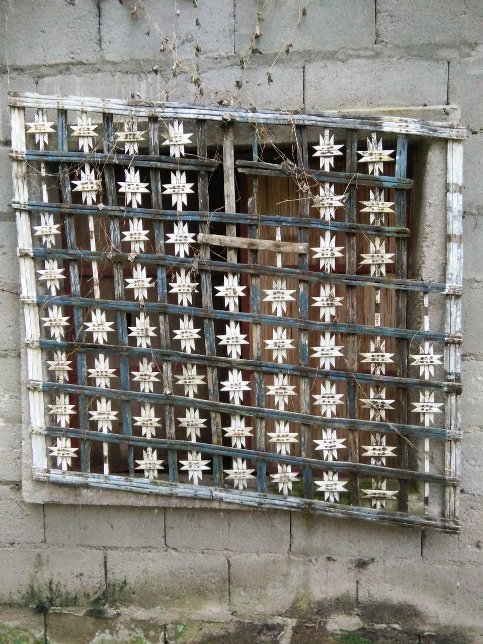 VIEW OF WINDOW ON WALL