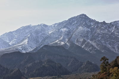 0956 slightly snowy qilian mountains seen from the 33 heaven grottoes-mati si temple. zhangye-china.