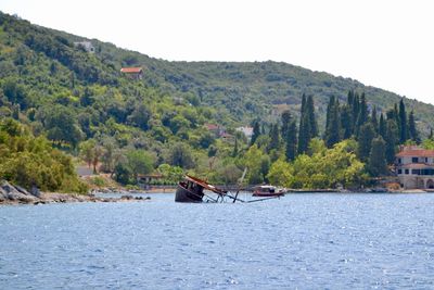 Sunken boat in the bay