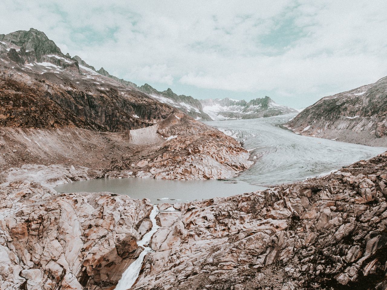 PANORAMIC VIEW OF LAKE AGAINST SKY